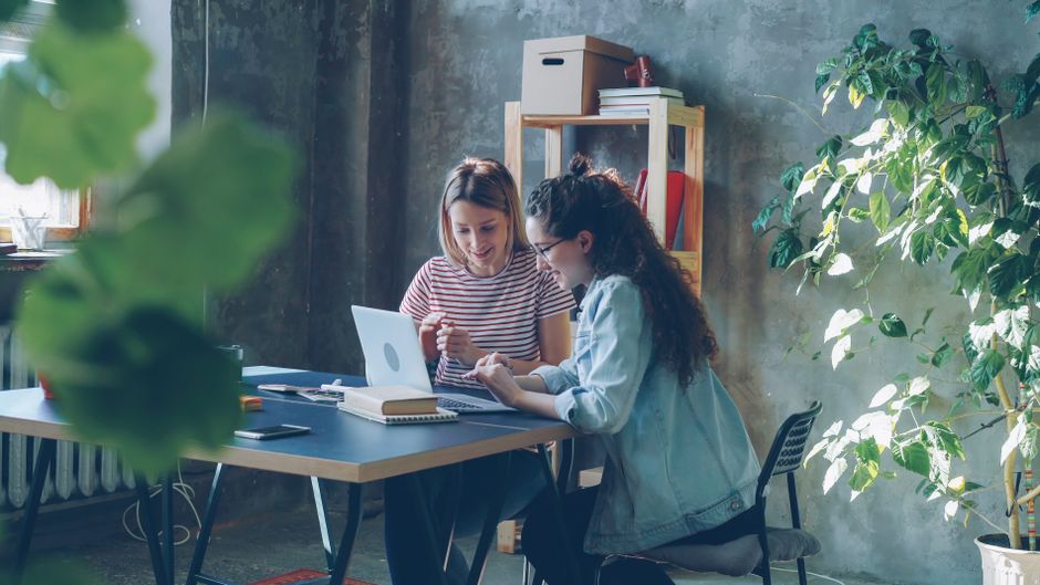 Why Your Aesthetic Pinterest Pins Get Saved But Never Clicked — And the 3 Design Shifts That Fix It